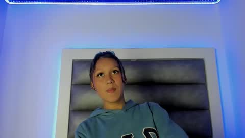 Snapshot of victoria__js_ chatting on January 14, 2026, 7:41 pm Victoria online show from January 14, 2026, 7:41 pm