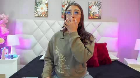 victoria__lee_ online show from May 21, 2026, 3:35 am