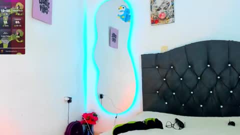 Victoria  independent model online show from October 21, 2025, 4:51 pm