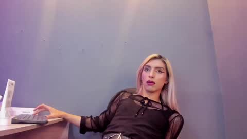 Snapshot of victoria_badgal chatting on December 5, 2024, 9:39 pm Victoria online show from December 5, 2024, 9:39 pm