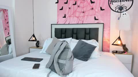 Snapshot of victoria_cooper3 chatting on November 4, 2025, 11:42 am valentina online show from November 4, 2025, 11:42 am