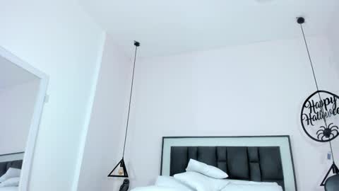 Snapshot of victoria_cooper3 chatting on November 6, 2025, 11:44 am valentina online show from November 6, 2025, 11:44 am