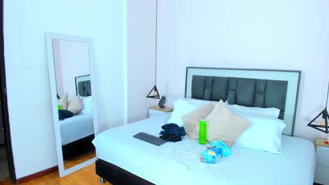 Snapshot of victoria_cooper3 chatting on November 14, 2025, 9:19 am valentina online show from November 14, 2025, 9:19 am