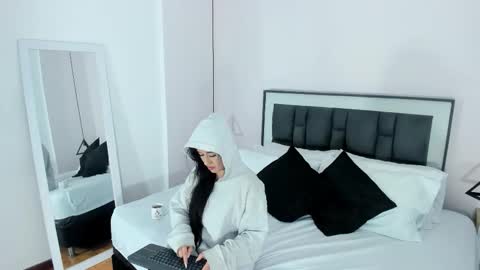 Snapshot of victoria_cooper3 chatting on November 20, 2025, 9:42 am valentina online show from November 20, 2025, 9:42 am