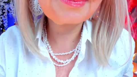 diorvictoria9 online show from February 13, 2025, 7:42 pm