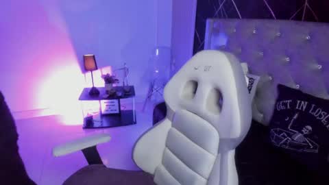 victoria_floyd1 online show from April 9, 2026, 12:54 am