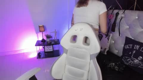 victoria_floyd1 online show from April 10, 2026, 8:35 pm