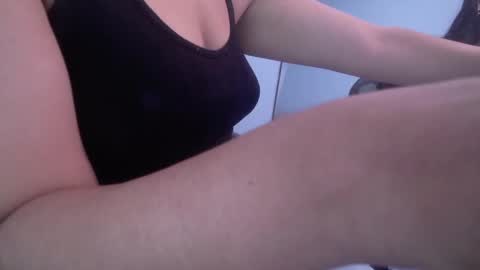 Snapshot of victoria_hernandez_t chatting on October 20, 2025, 1:00 pm Victoria online show from October 20, 2025, 1:00 pm