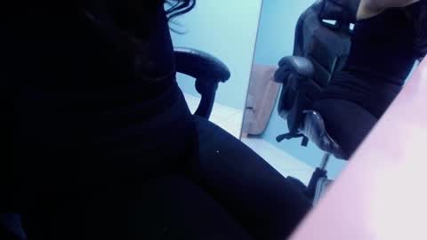 Snapshot of victoria_hernandez_t chatting on October 21, 2025, 12:50 pm Victoria online show from October 21, 2025, 12:50 pm