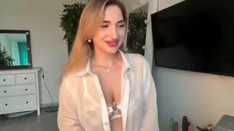 Snapshot of victoria_jess chatting on June 27, 2026, 1:17 pm Victoria online show from June 27, 2026, 1:17 pm