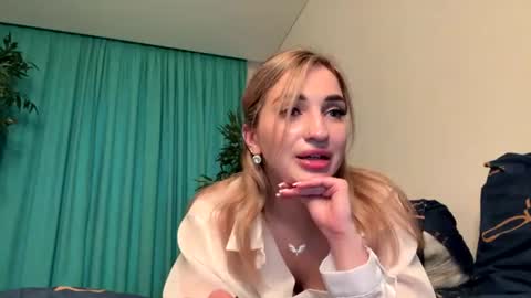 Snapshot of victoria_jess chatting on July 1, 2026, 5:02 pm Victoria online show from July 1, 2026, 5:02 pm