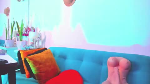 Victoria  online show from February 6, 2025, 10:43 pm