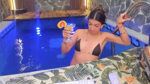  Victoria Lozano  online show from January 17, 2025, 4:47 pm