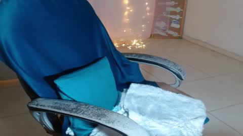 VICKY online show from January 19, 2025, 1:53 am