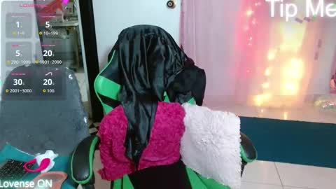 VICKY online show from October 6, 2025, 1:58 am