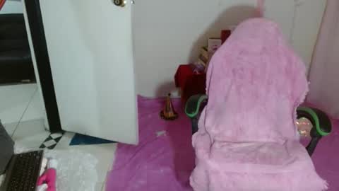 Snapshot of victoria_miler chatting on February 21, 2026, 10:33 pm VICKY online show from February 21, 2026, 10:33 pm