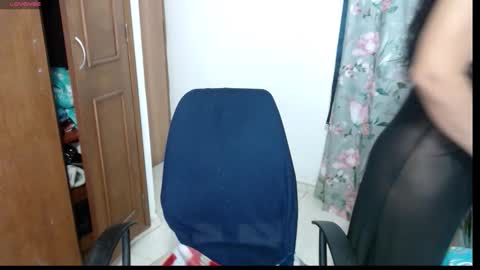 Snapshot of victoria_milf06 chatting on February 3, 2026, 10:42 am victoria online show from February 3, 2026, 10:42 am