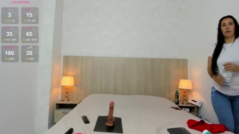 victoria_pachon online show from November 6, 2025, 7:15 pm