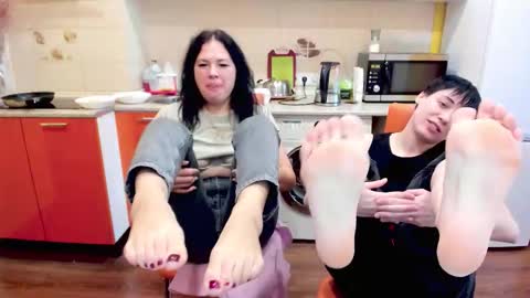 Snapshot of victoria_panther chatting on December 20, 2025, 7:37 am Victoria online show from December 20, 2025, 7:37 am