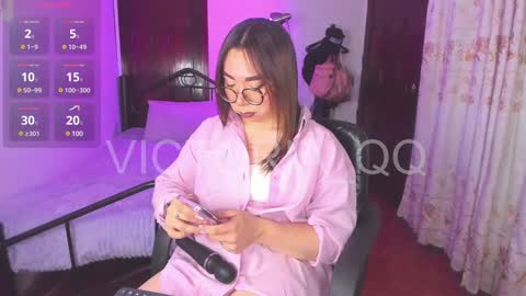 Snapshot of victoria_qq chatting on February 1, 2025, 3:30 am D A N I online show from February 1, 2025, 3:30 am