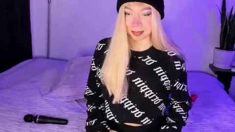 Snapshot of victoria_qq chatting on November 16, 2025, 5:40 pm D A N I online show from November 16, 2025, 5:40 pm