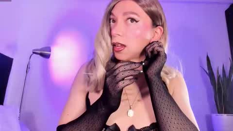 Snapshot of victoria_qq chatting on November 24, 2025, 1:05 am D A N I online show from November 24, 2025, 1:05 am