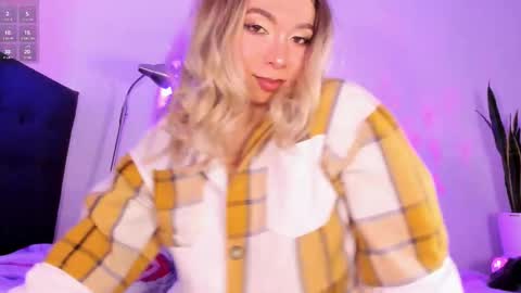 Snapshot of victoria_qq chatting on November 28, 2025, 4:37 am D A N I online show from November 28, 2025, 4:37 am