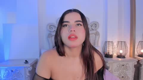 Snapshot of victoria_vallejo chatting on December 10, 2024, 11:32 am victoria  online show from December 10, 2024, 11:32 am