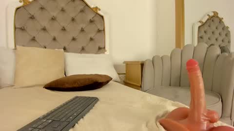 Snapshot of victoria_vallejo chatting on February 10, 2025, 5:41 pm victoria  online show from February 10, 2025, 5:41 pm