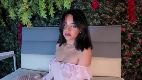 Snapshot of victoriaa2_doll chatting on October 7, 2025, 12:35 pm victoriaa2_doll online show from October 7, 2025, 12:35 pm