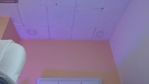 Snapshot of victoriaa_01 chatting on December 19, 2025, 11:50 am victoria online show from December 19, 2025, 11:50 am