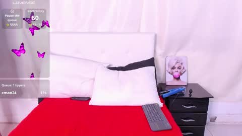 Victoria Zans  online show from November 30, 2025, 6:06 am