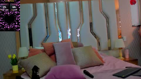 Snapshot of victoriaarousse25 chatting on February 15, 2026, 10:28 pm victoriaarousse online show from February 15, 2026, 10:28 pm