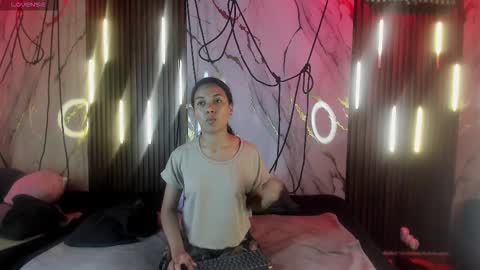 Victoria  online show from November 1, 2025, 8:11 pm