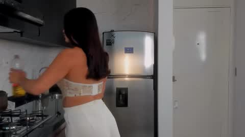 Vcitoria online show from December 15, 2025, 11:53 pm