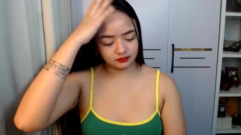 Snapshot of victoriaharper2 chatting on April 22, 2026, 2:40 pm Victoria Harper online show from April 22, 2026, 2:40 pm