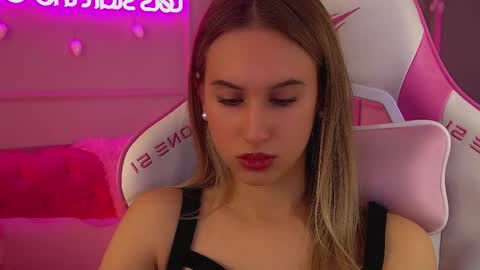 Victoria online show from December 15, 2025, 6:34 pm