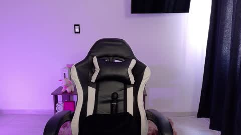 Kim 3 online show from October 26, 2025, 6:58 pm