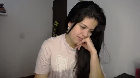 Snapshot of victorialg chatting on November 21, 2025, 9:57 pm victorialg online show from November 21, 2025, 9:57 pm