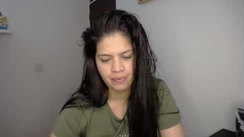 Snapshot of victorialg chatting on December 17, 2025, 9:10 pm victorialg online show from December 17, 2025, 9:10 pm