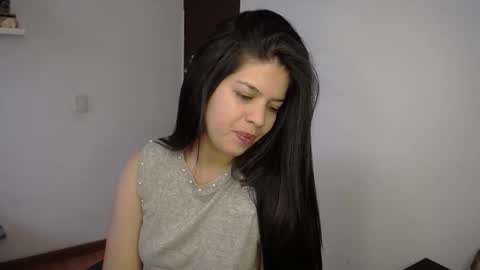 Snapshot of victorialg chatting on December 21, 2025, 5:53 pm victorialg online show from December 21, 2025, 5:53 pm