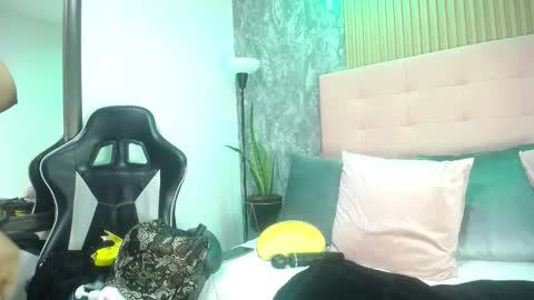 victoriamil1 online show from November 21, 2025, 8:51 pm