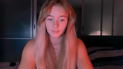 Snapshot of victoriande chatting on October 6, 2025, 11:07 am Eva and Victor online show from October 6, 2025, 11:07 am