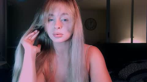 Snapshot of victoriande chatting on October 11, 2025, 12:04 pm Eva and Victor online show from October 11, 2025, 12:04 pm
