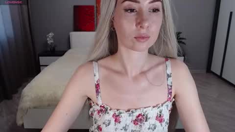 VictoriaTiger online show from March 12, 2025, 2:01 pm