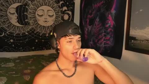 Victorino Jhonson online show from January 11, 2025, 11:02 pm