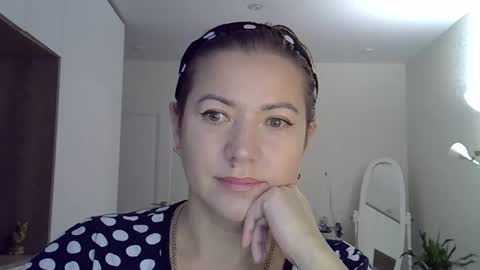 victorynika online show from December 19, 2025, 8:43 am