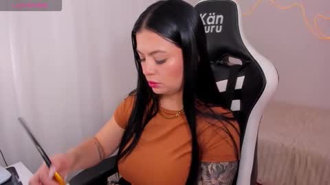 V  I C  T O R I A  online show from November 13, 2025, 4:50 pm