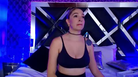 Snapshot of victtoria_lee chatting on October 21, 2025, 7:14 pm victtoria lee online show from October 21, 2025, 7:14 pm