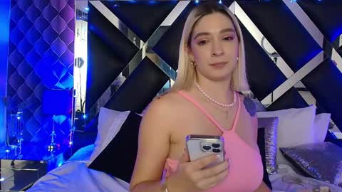 Snapshot of victtoria_lee chatting on May 15, 2026, 11:12 pm victtoria lee online show from May 15, 2026, 11:12 pm